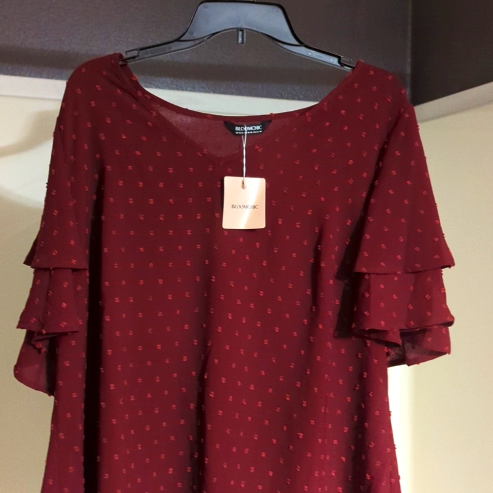 Women's plus size top burgundy